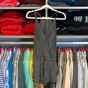 Les Soeurs gray sleeveless elastic waistband adjustable strap romper size S